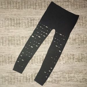 🖤 NEW Luxe Girl Precision Hole Legging Capri’s